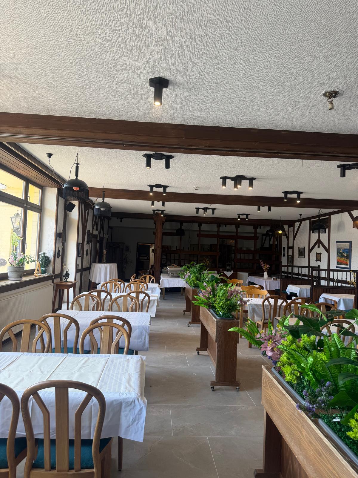 Restaurant & Bar